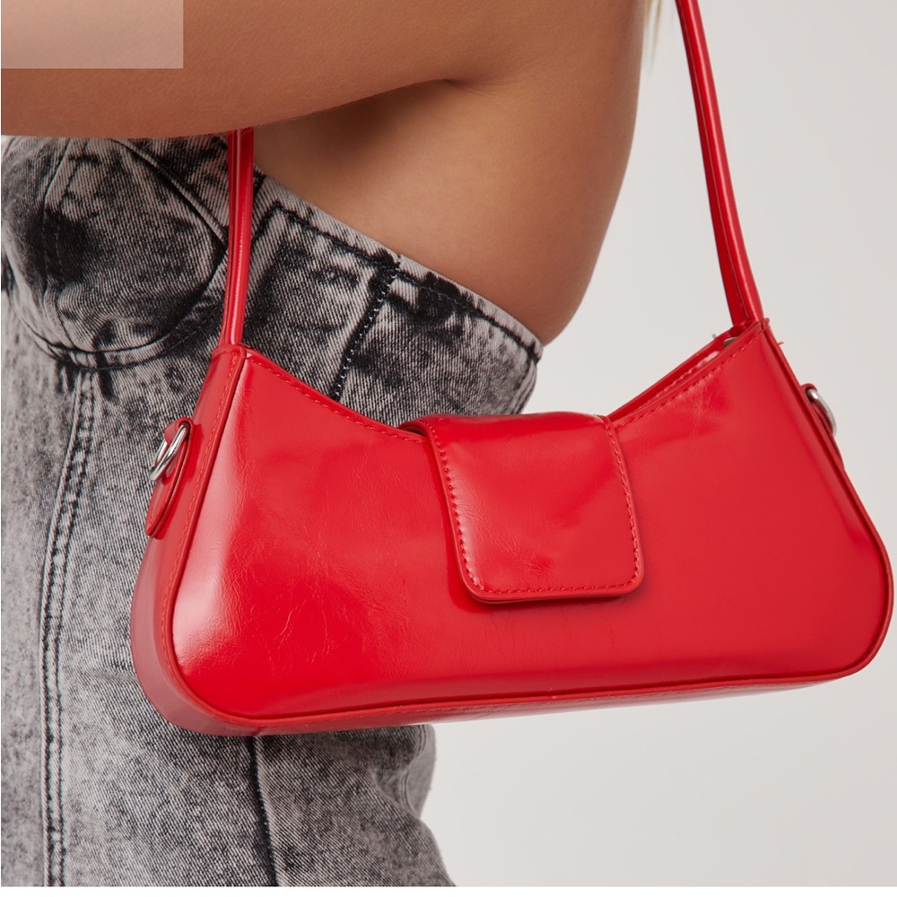 AMBROSIA BAGUETTE SHAPED SHOULDER BAG IN RED FAUX LEATHER